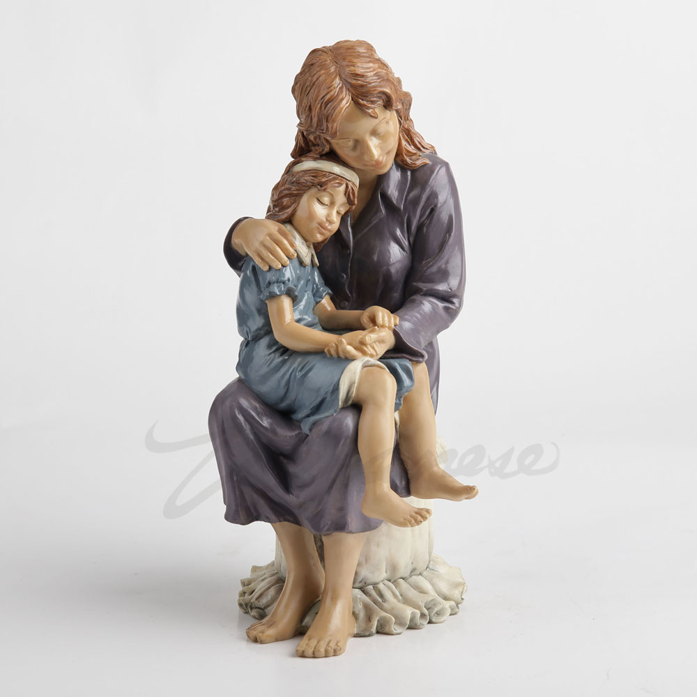 Art And Craft For Mother'S Day - Resin Mother and Daughter Embrace Figurine